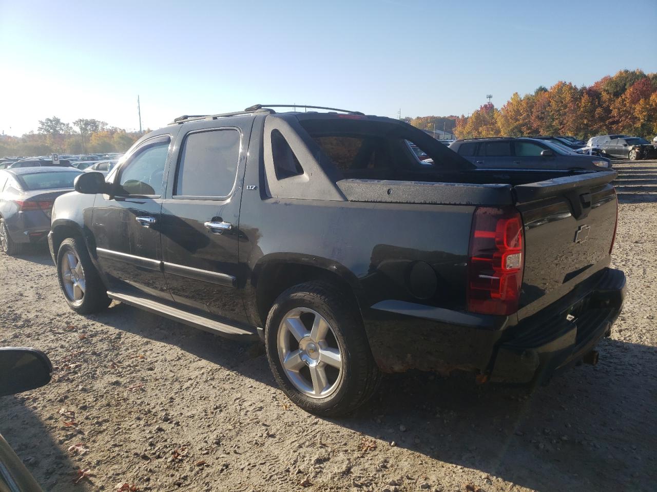 2007 Chevrolet Avalanche - Image 2