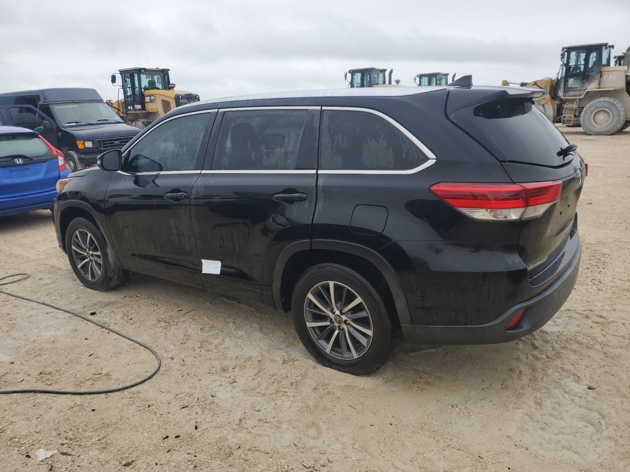 2018 Toyota Highlander - Image 2