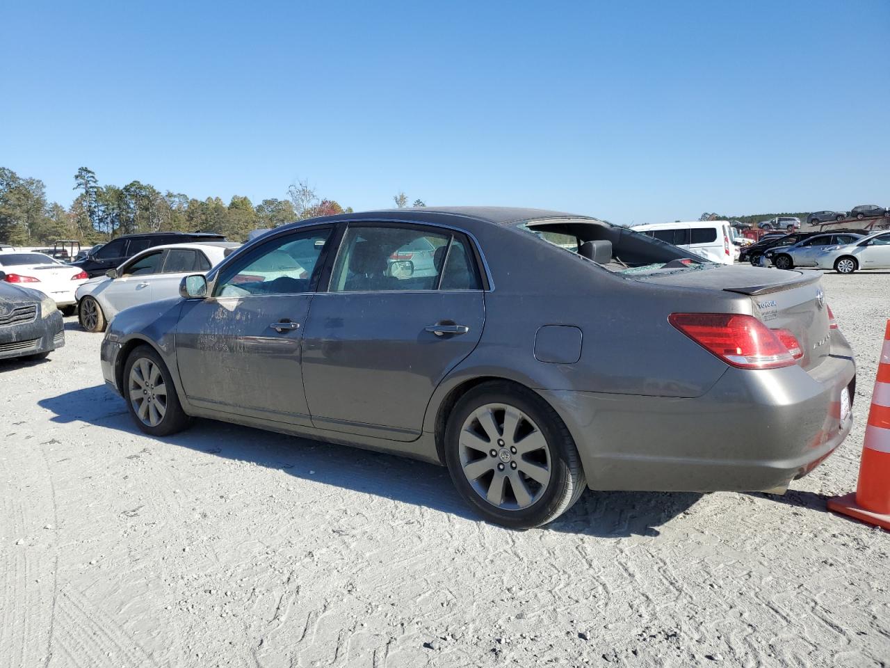2007 Toyota Avalon - Image 2