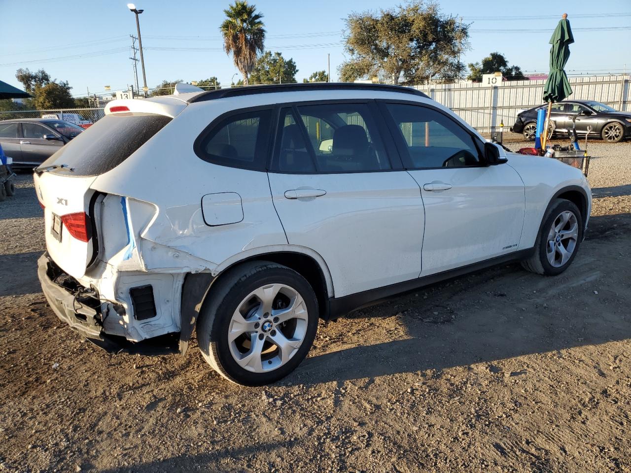 VIN WBAVM1C51FV315129 2015 BMW X1 no.3