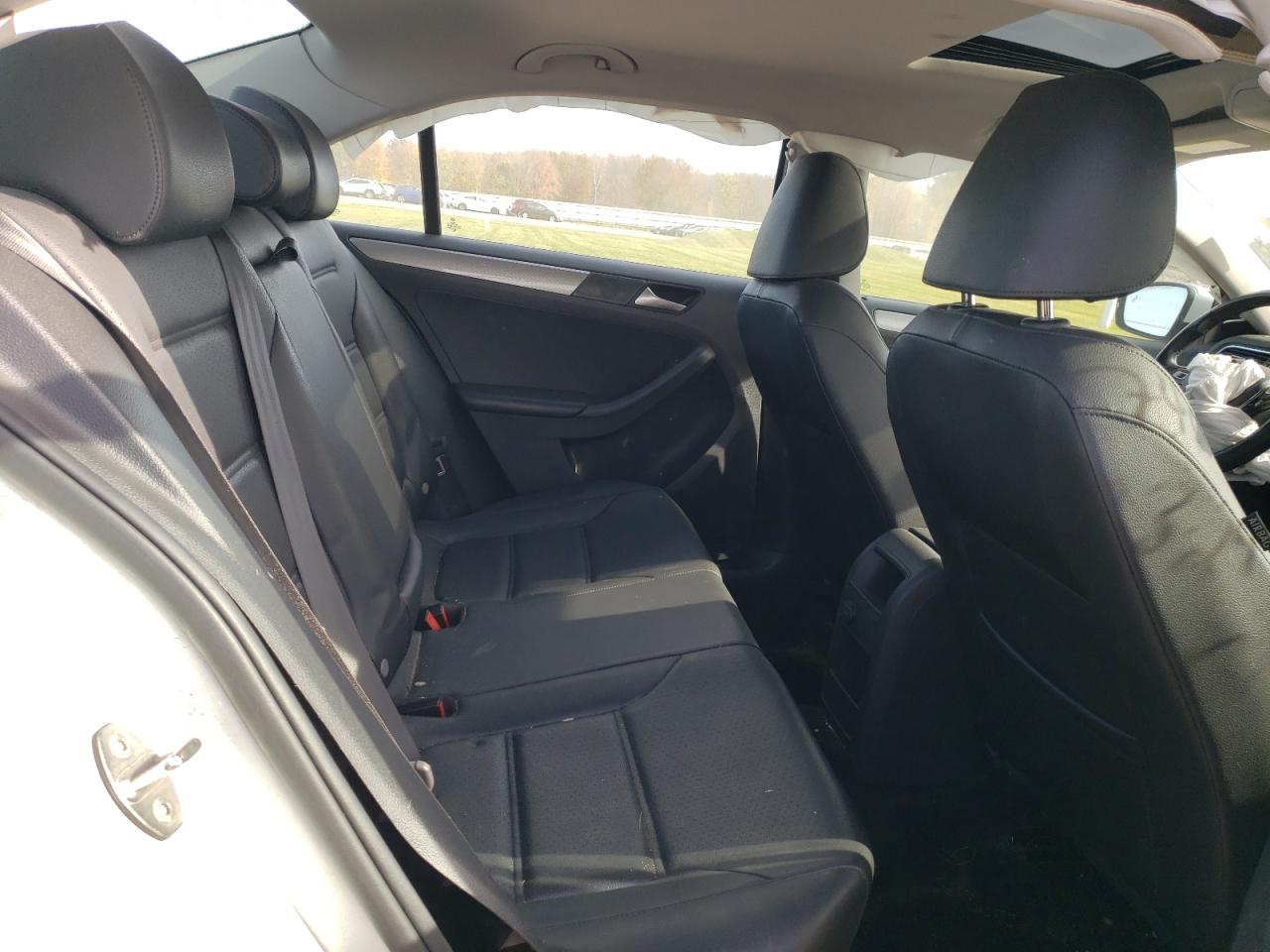 2018 Volkswagen Jetta - Image 10