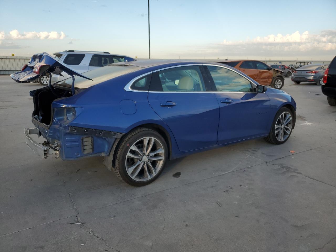 2023 Chevrolet Malibu - Image 3