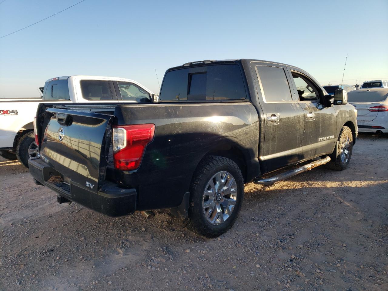 2020 Nissan Titan - Image 3