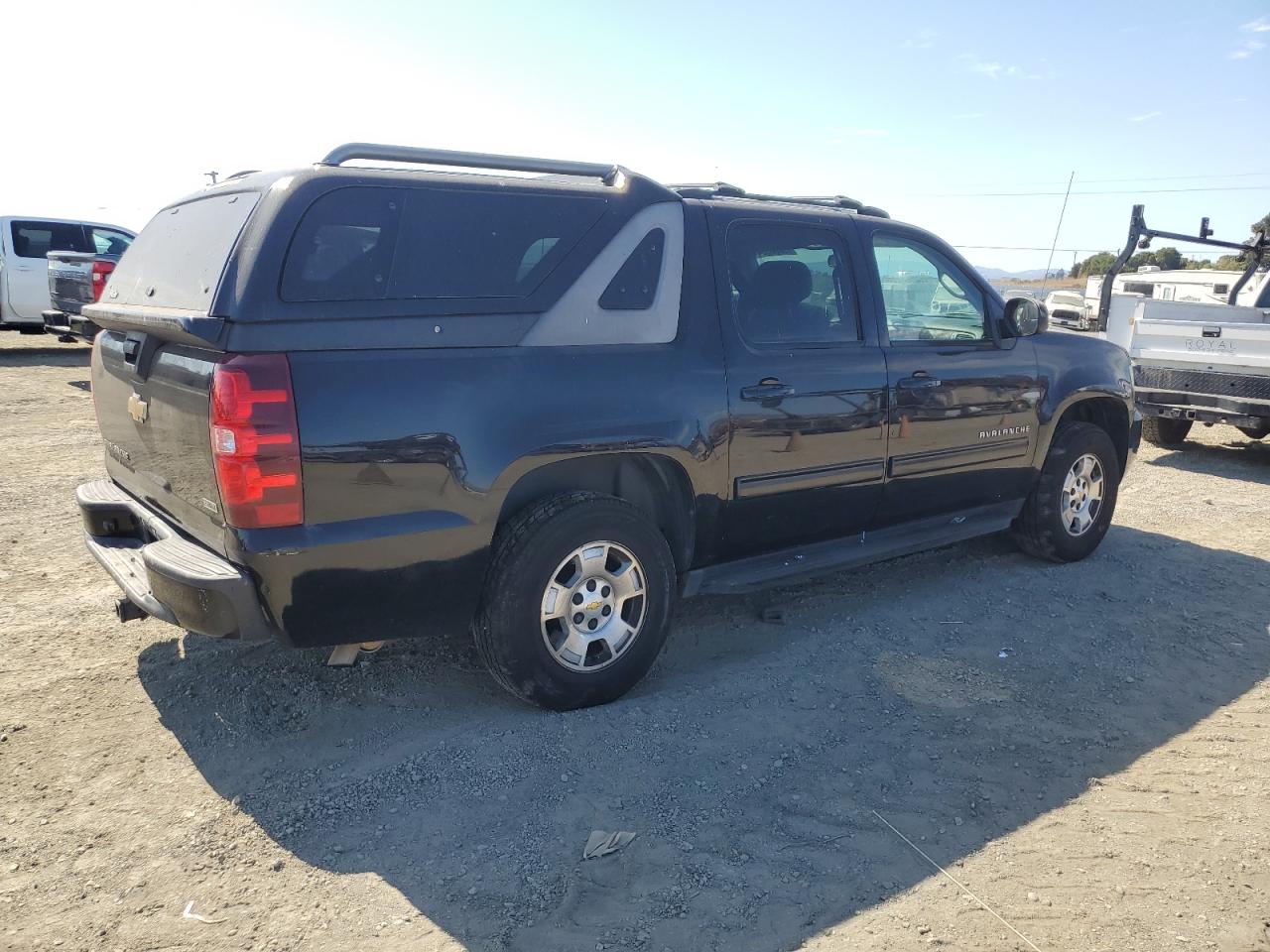 2011 Chevrolet Avalanche - Image 3