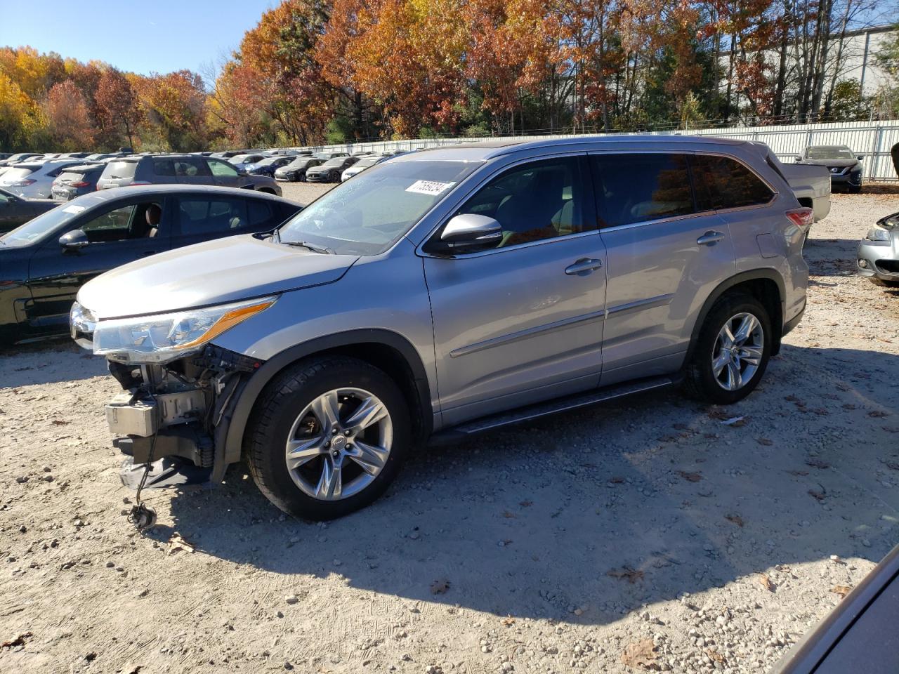 2015 Toyota Highlander - Image 1