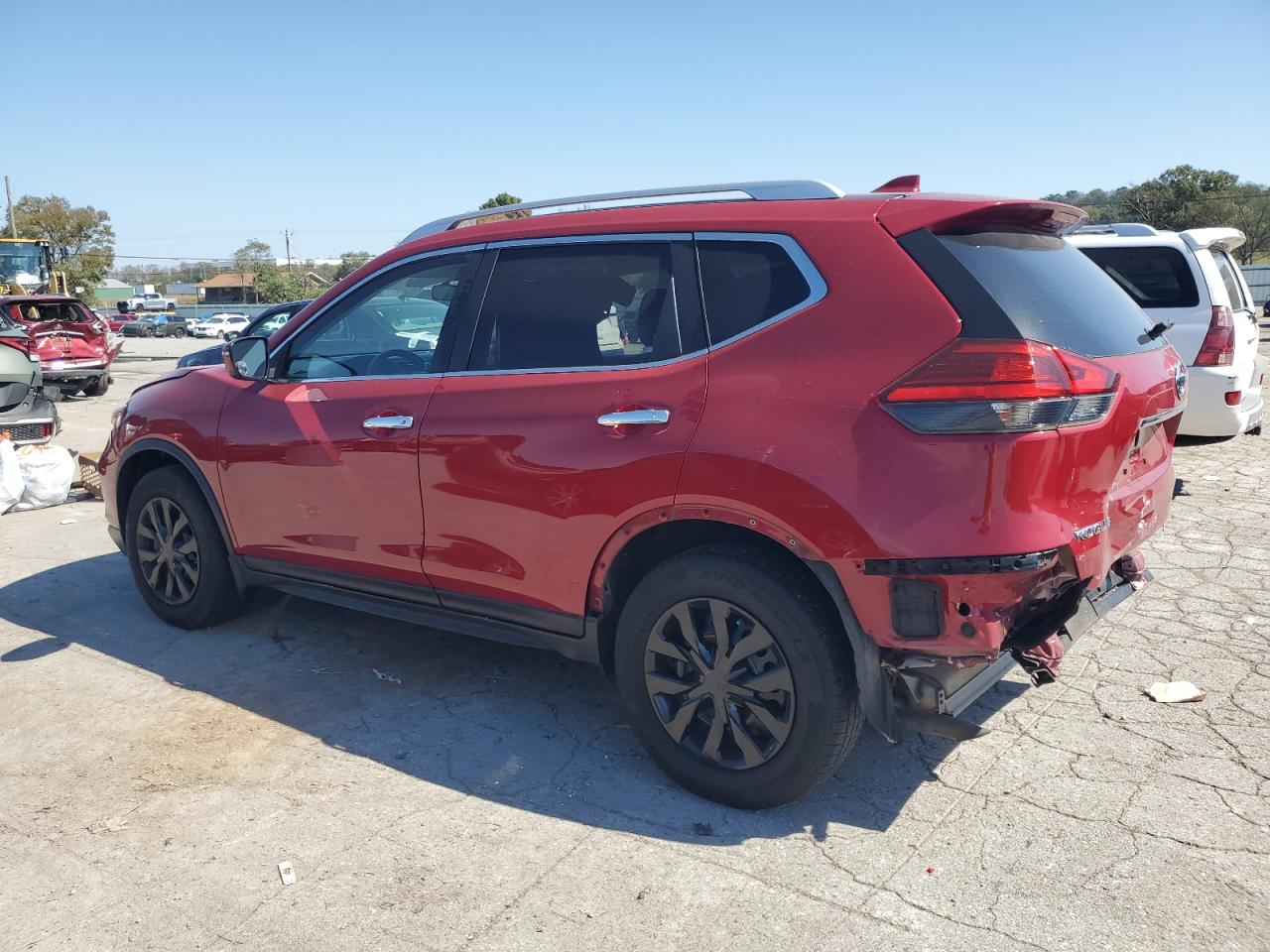 JN8AT2MT9HW134434 2017 NISSAN ROGUE - Image 2