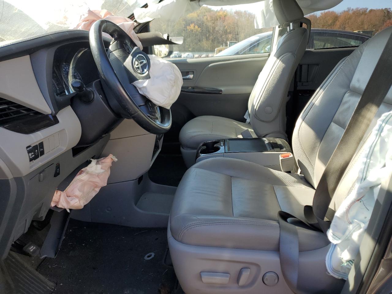 2019 Toyota Sienna - Image 7