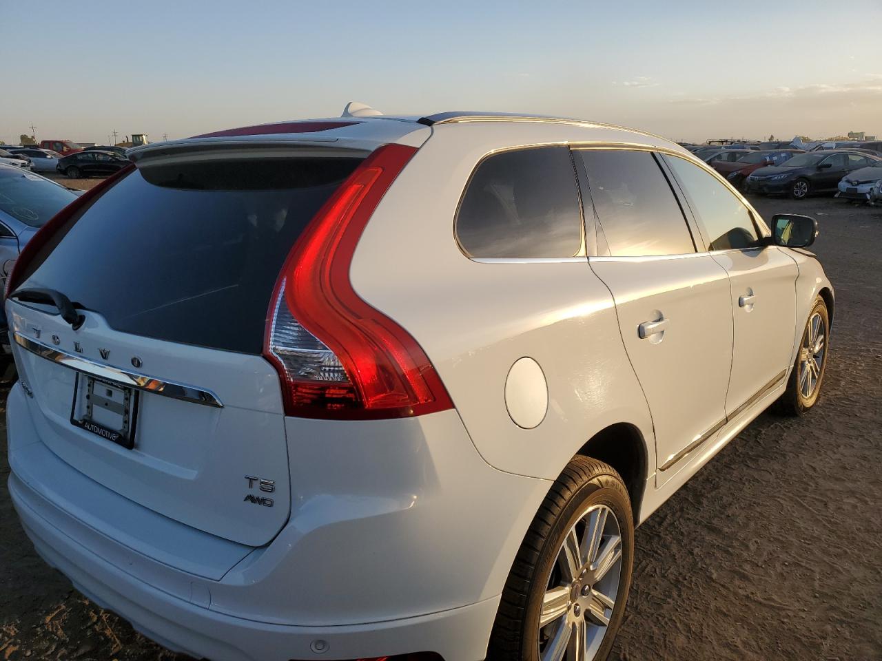 2017 Volvo XC60 - Image 3