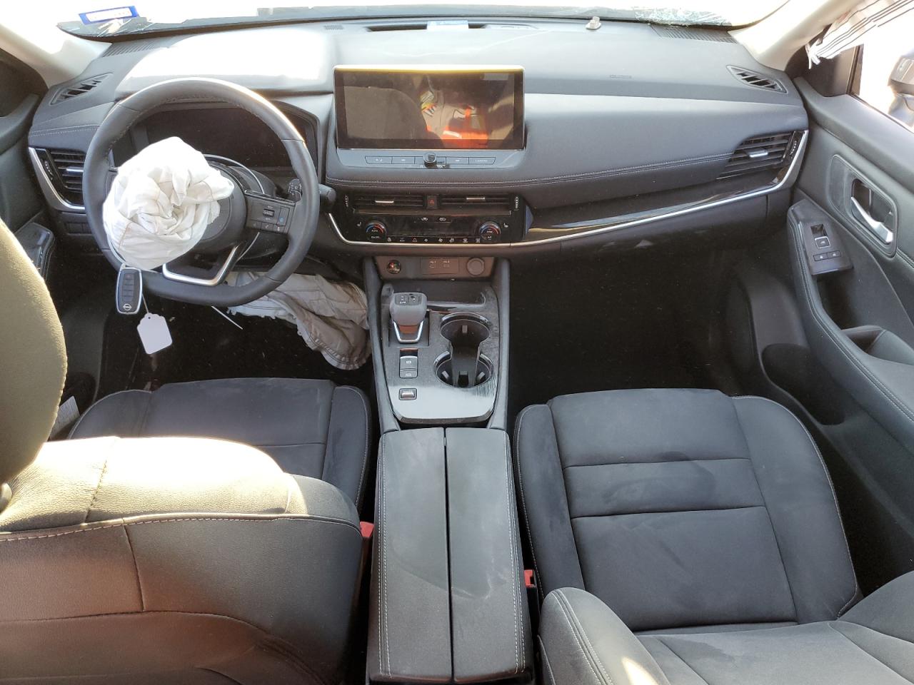 2024 Nissan Rogue - Image 8