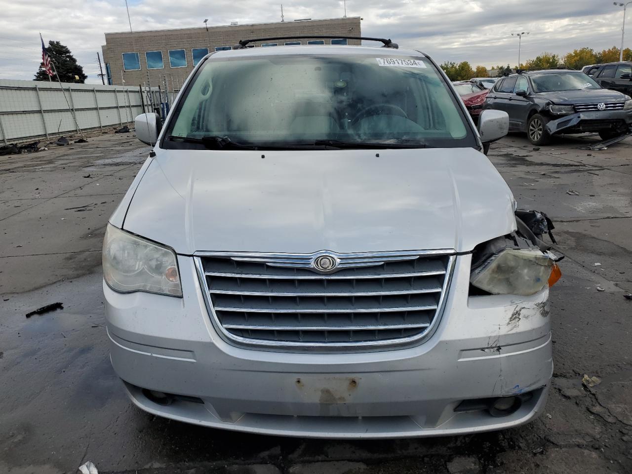 2010 Chrysler Town & Country - Image 5