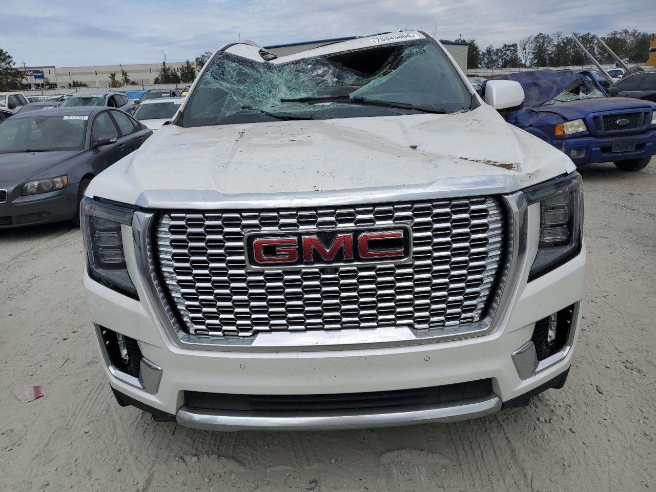 2022 GMC Yukon - Image 5
