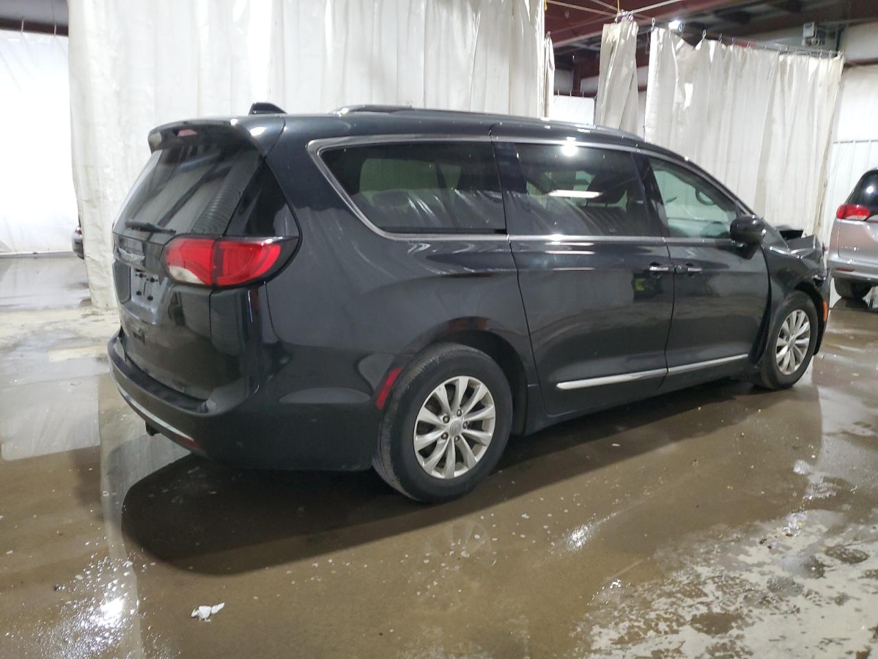 2020 Chrysler Pacifica - Image 3