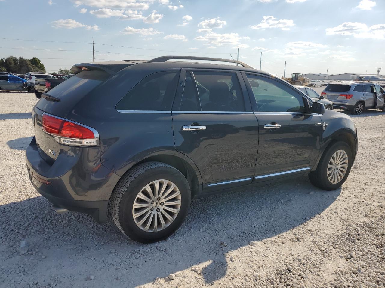 VIN 2LMDJ6JK7DBL09227 2013 LINCOLN MKX no.3