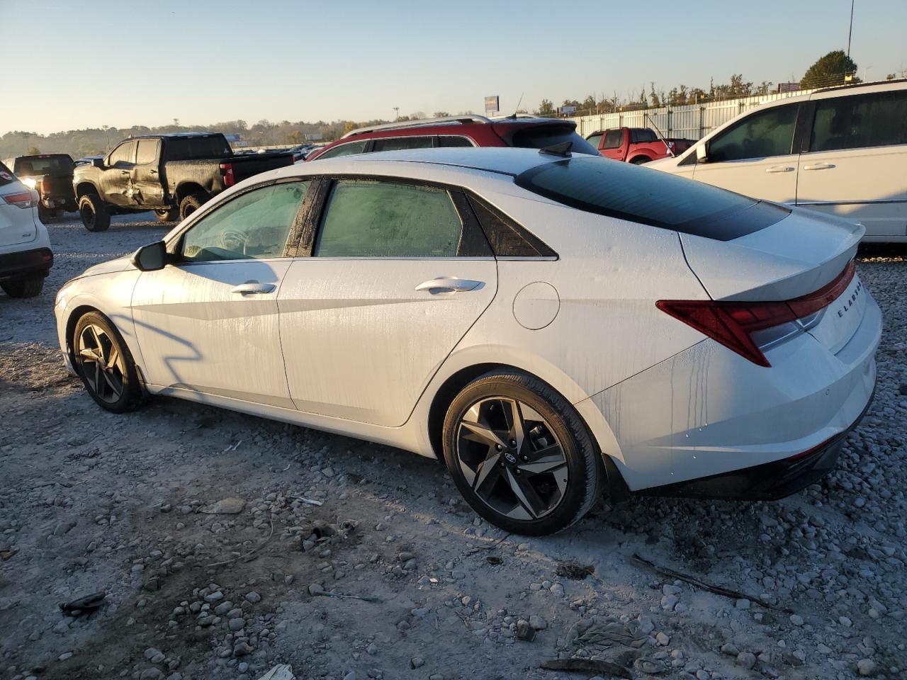 2022 Hyundai Elantra - Image 2