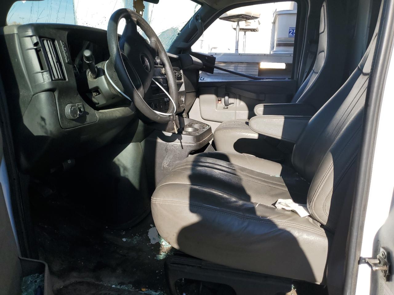 2018 GMC Savana - Image 7
