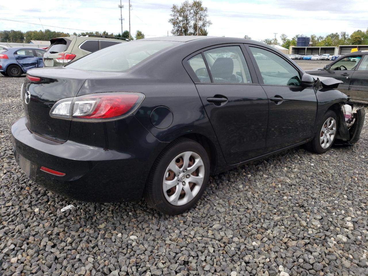 2013 Mazda 3 - Image 3