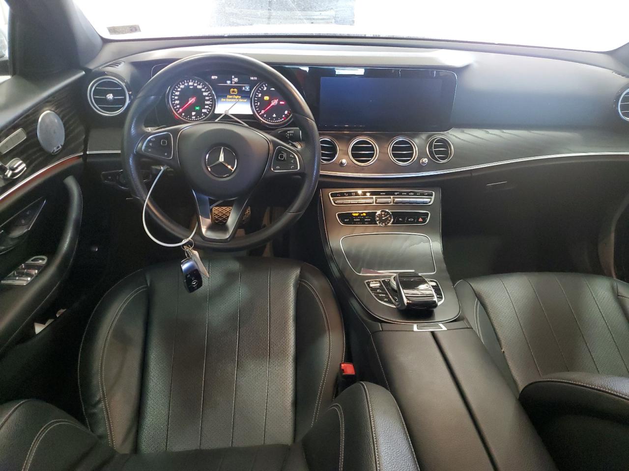 WDDZF4JB4JA435621 2018 Mercedes-Benz E 300