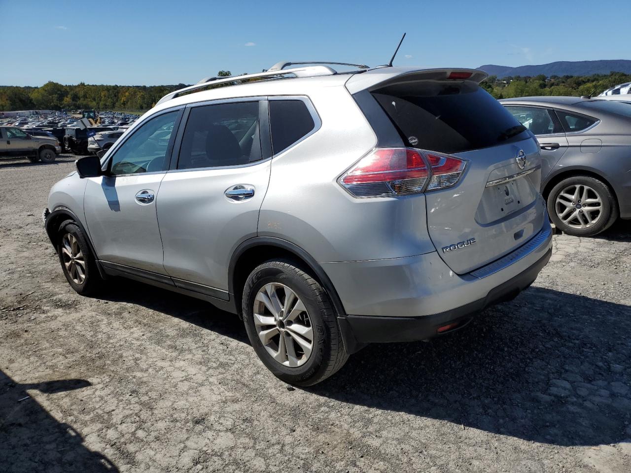 5N1AT2MV2GC877817 2016 NISSAN ROGUE - Image 2