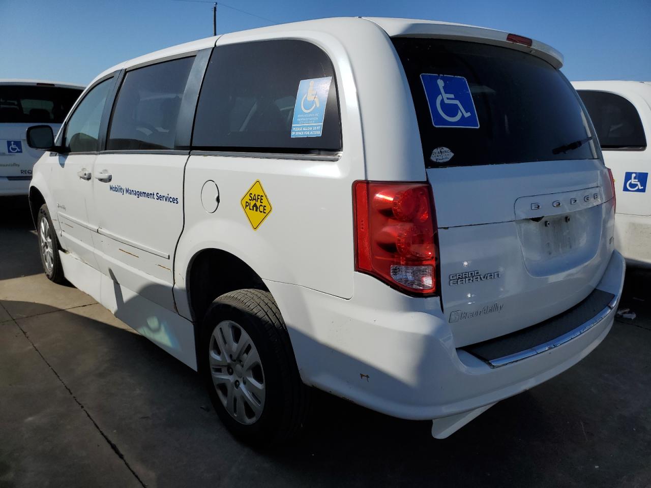 2017 Dodge Caravan - Image 2