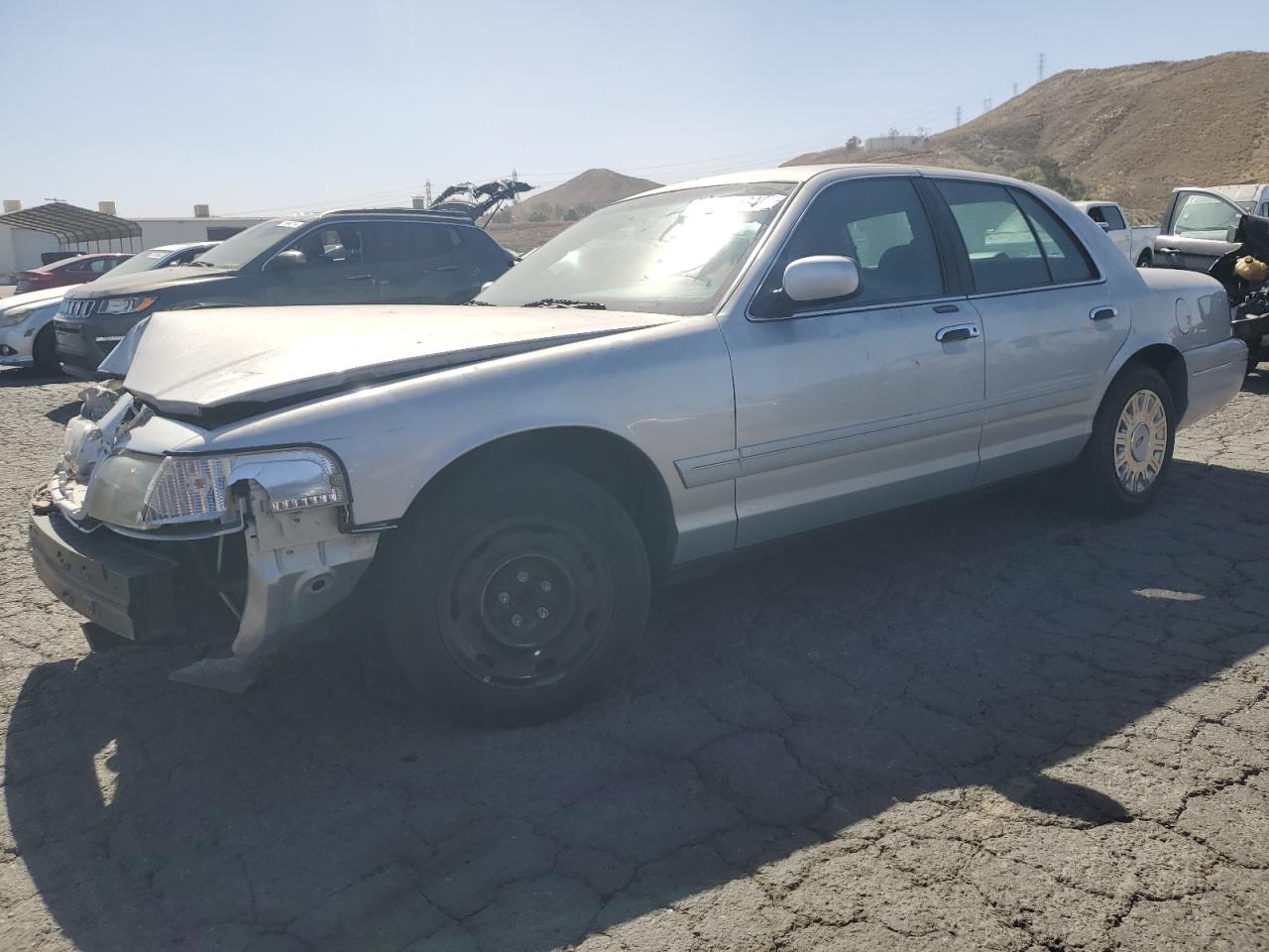 2003 Ford Crown Victoria for Sale in Colton, CA - Front End