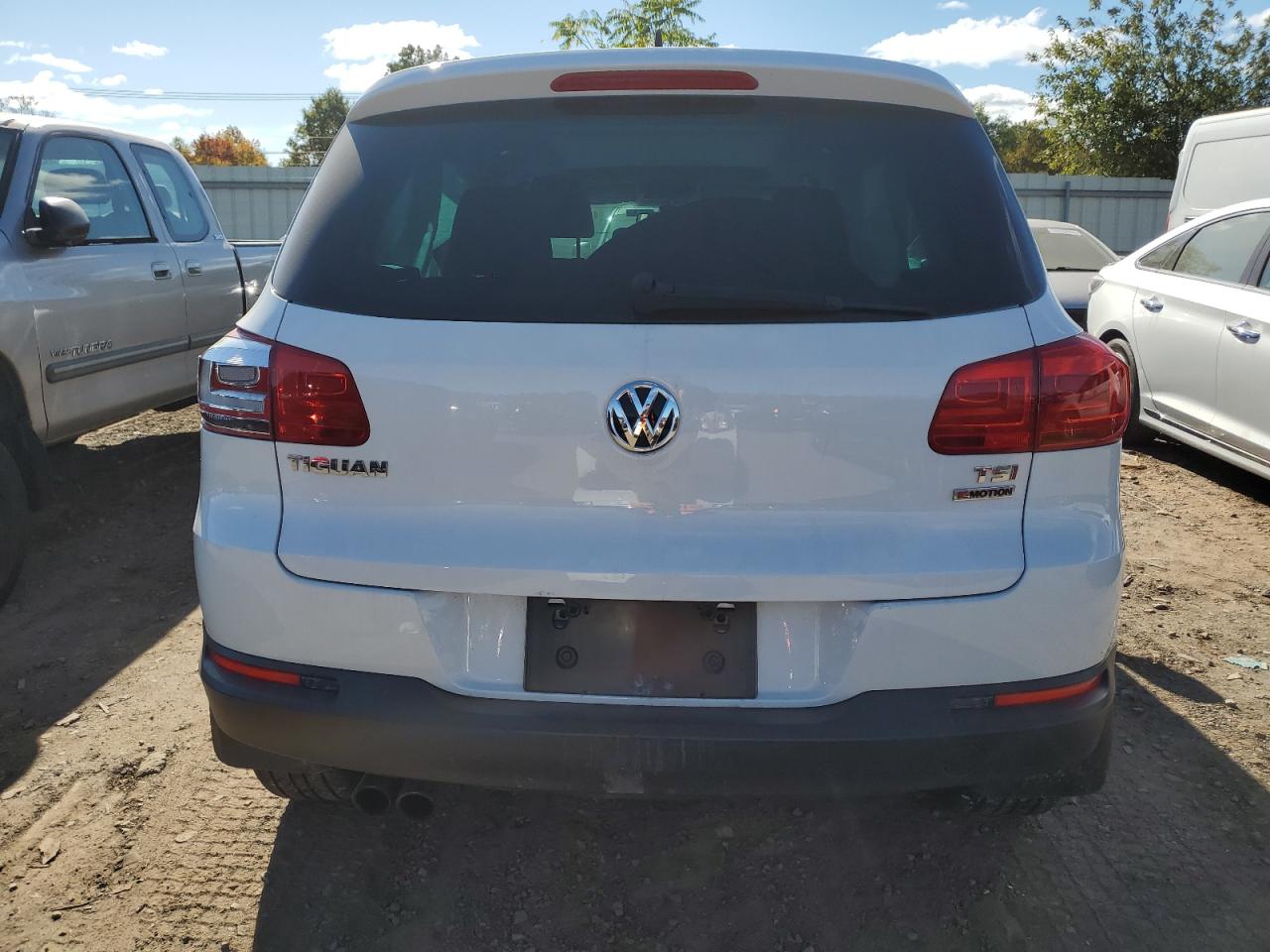 WVGSV7AX4HK005597 2017 Volkswagen Tiguan Wolfsburg