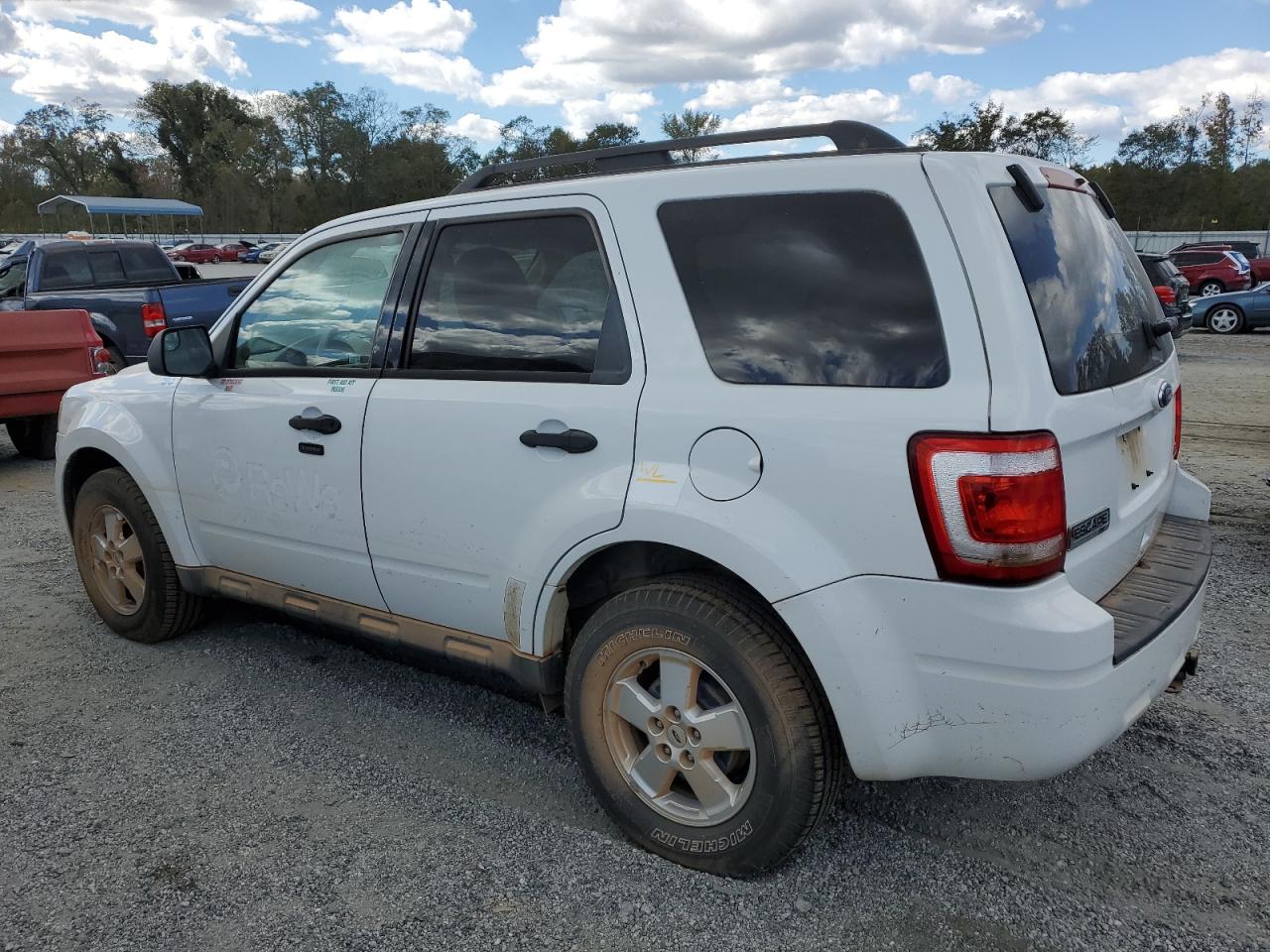 2010 Ford Escape - Image 2