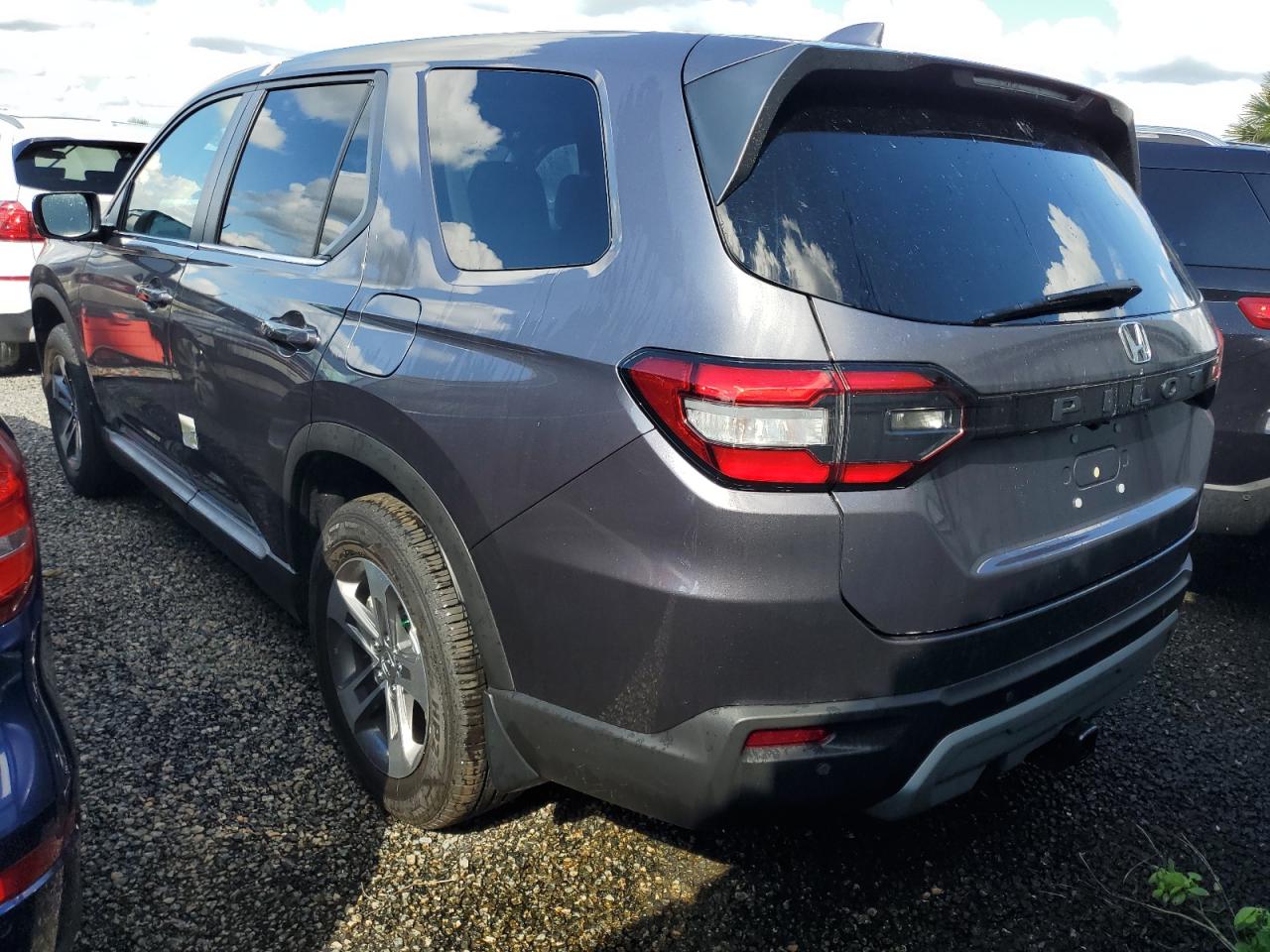 2025 Honda Pilot - Image 2