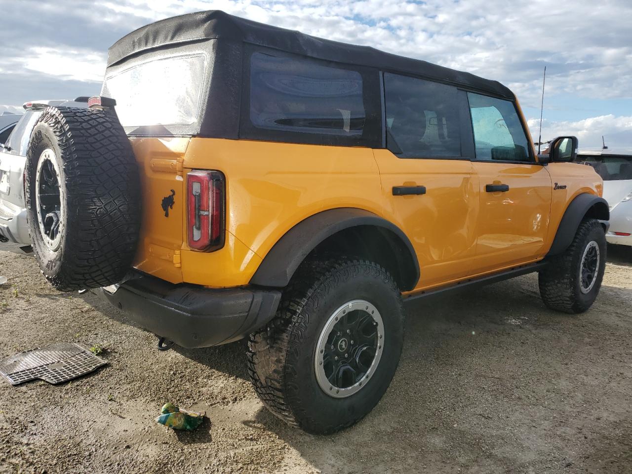2022 Ford Bronco - Image 3