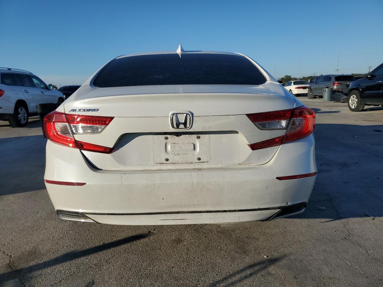 1HGCV1F12JA058984 2018 Honda Accord Lx