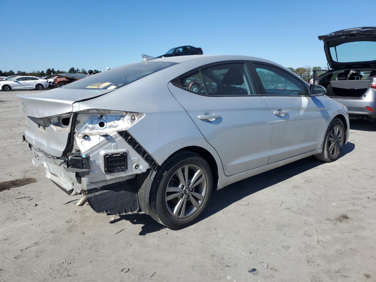 2018 Hyundai Elantra - Image 3