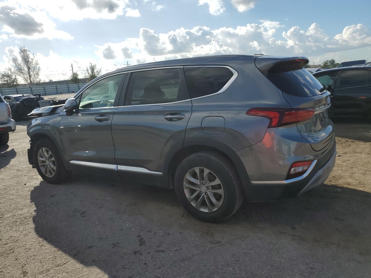 2019 Hyundai Santa Fe - Image 2