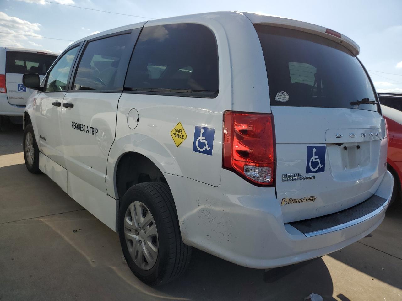 2019 Dodge Caravan - Image 2