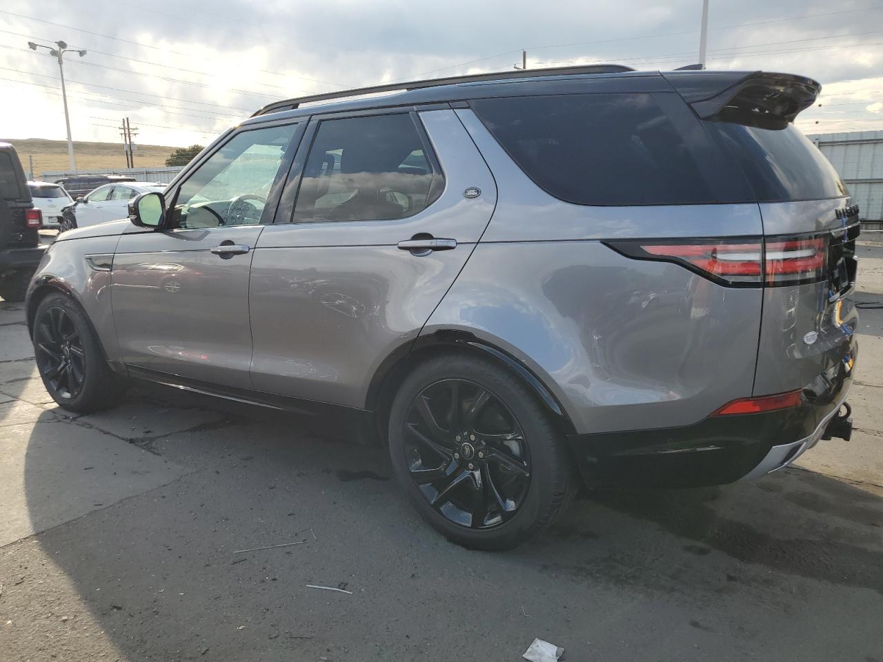 2020 Land Rover Discovery - Image 2