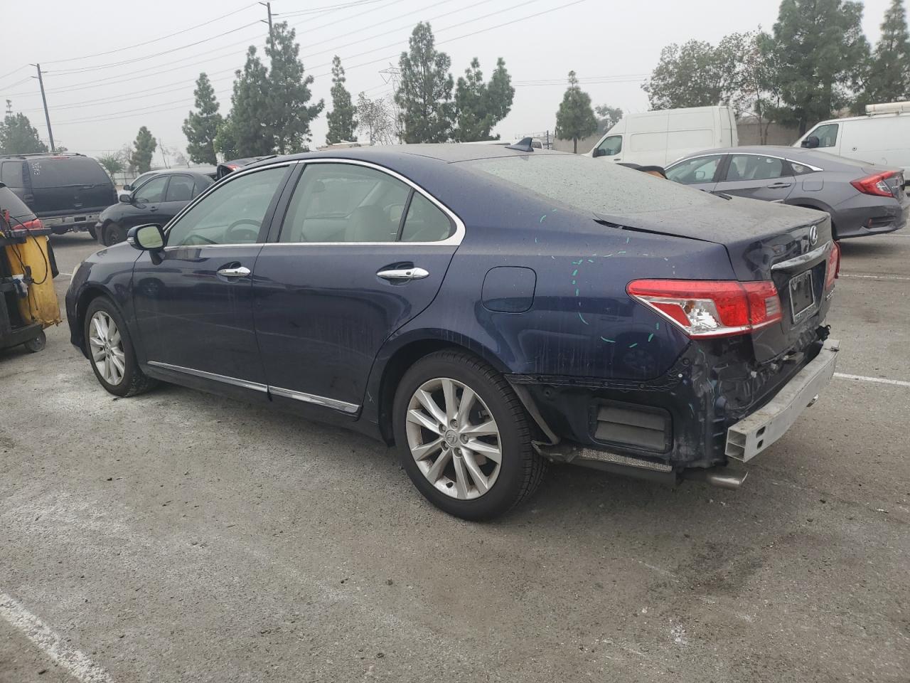 2011 Lexus ES - Image 2