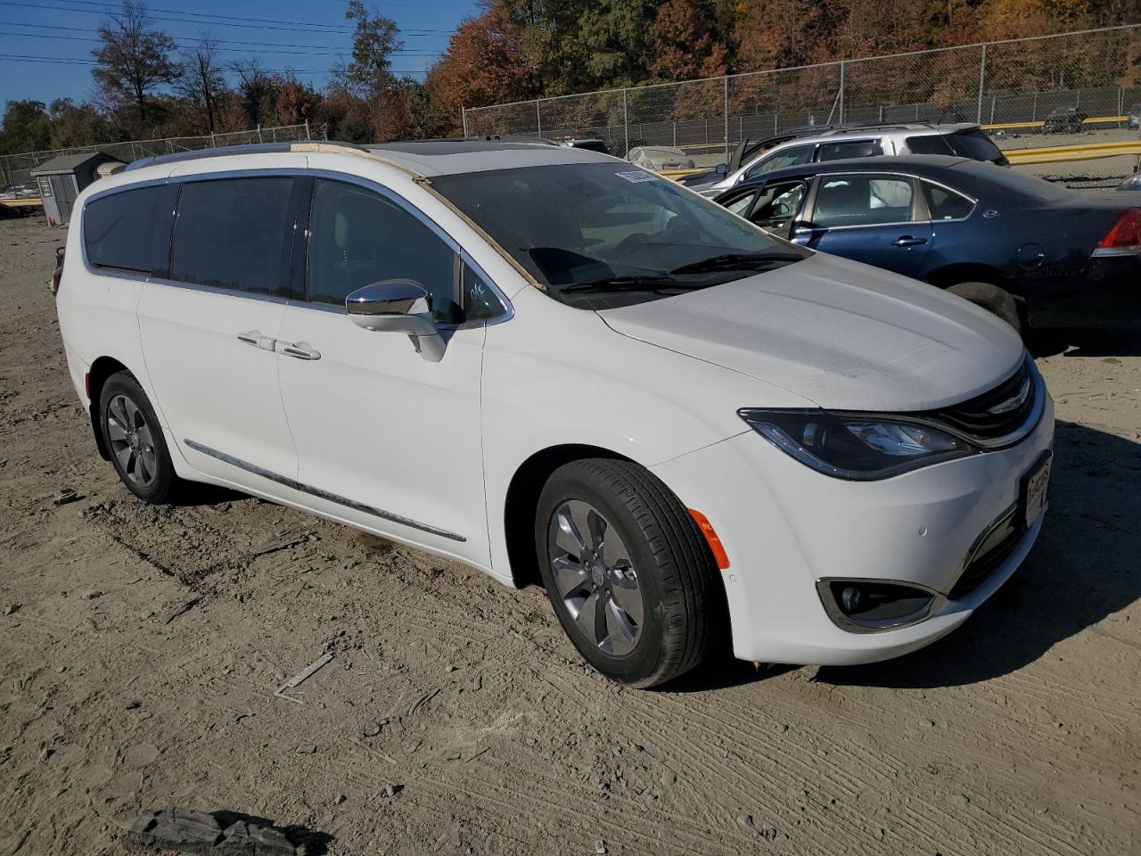 2019 Chrysler Pacifica - Image 4