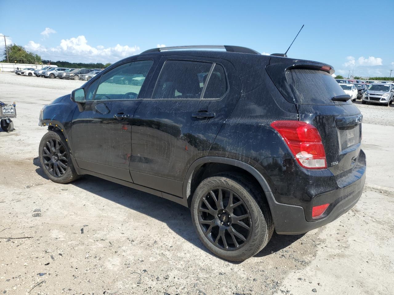 2022 Chevrolet Trax - Image 2
