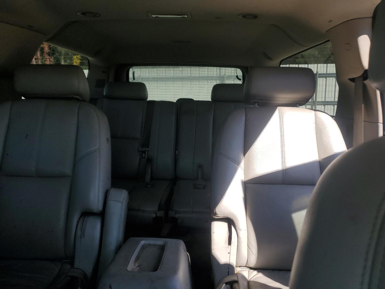 2008 Chevrolet Suburban - Image 10