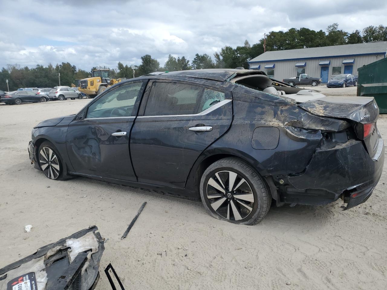 2020 Nissan Altima - Image 2