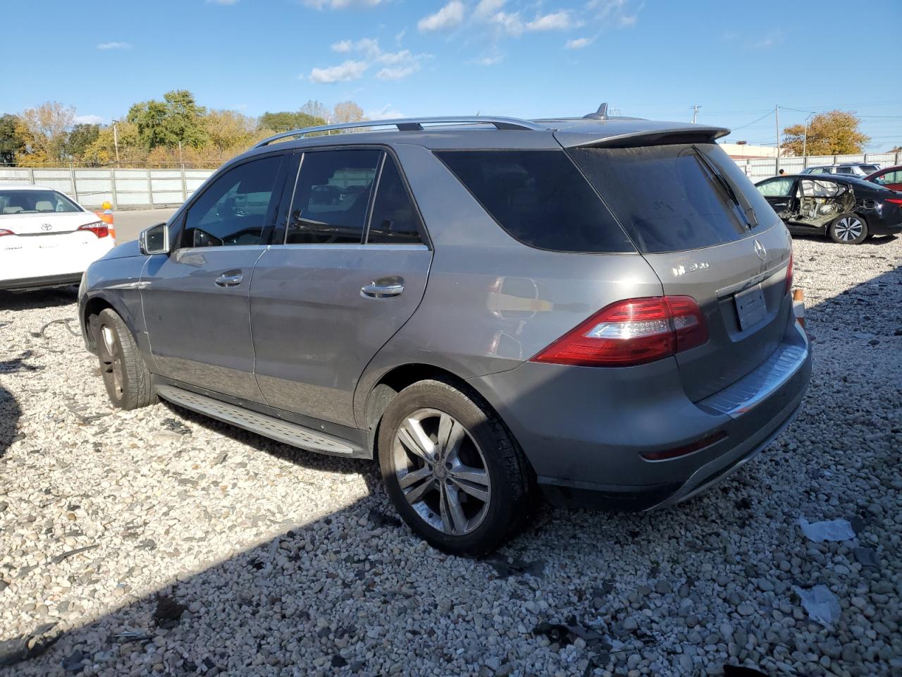 VIN 4JGDA5HBXFA486557 2015 MERCEDES-BENZ M-CLASS no.2