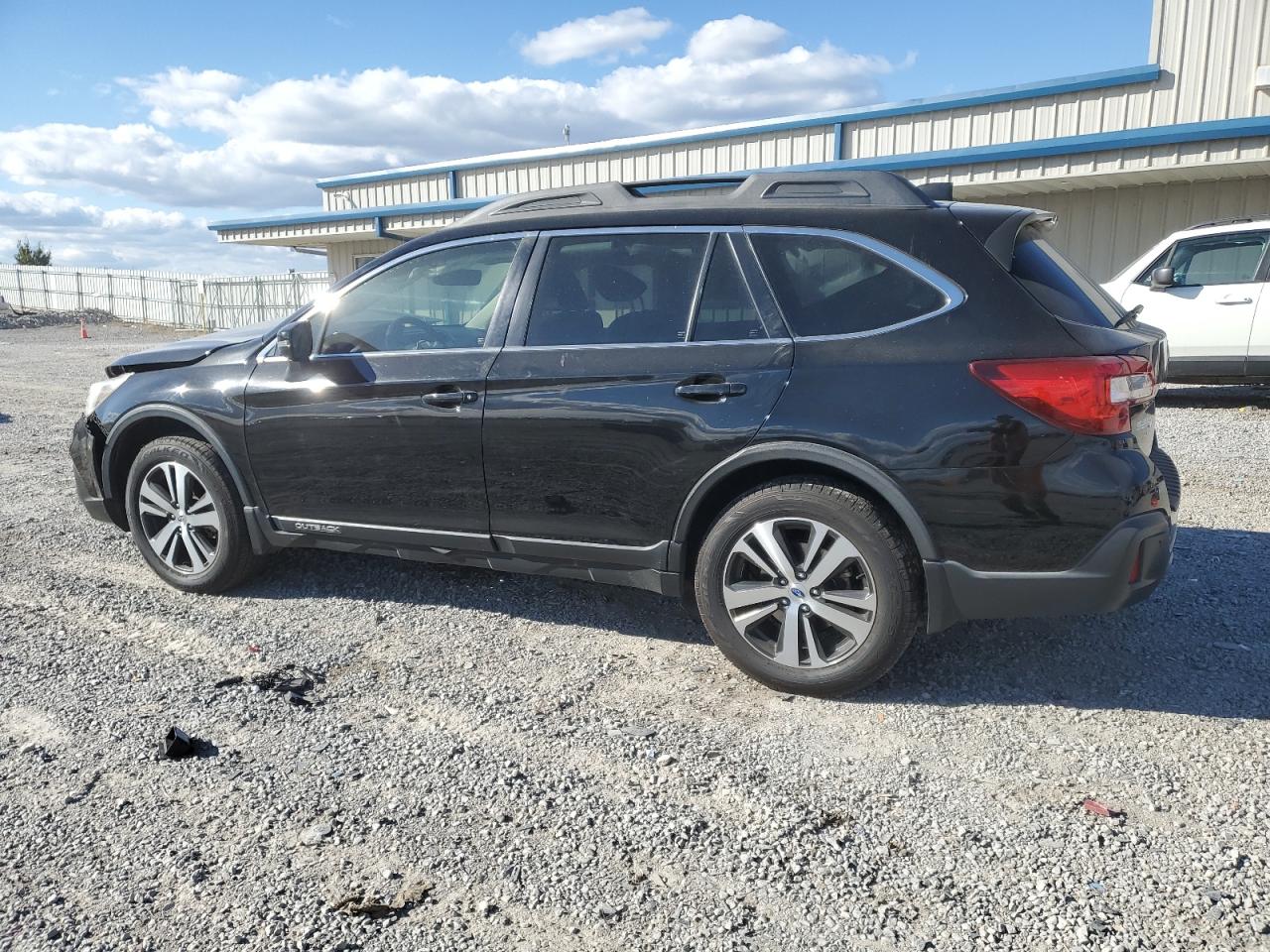 VIN 4S4BSANC0J3236963 2018 SUBARU OUTBACK no.2