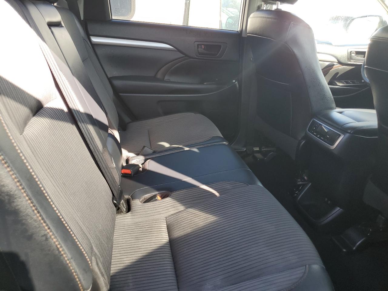 2019 Toyota Highlander - Image 11