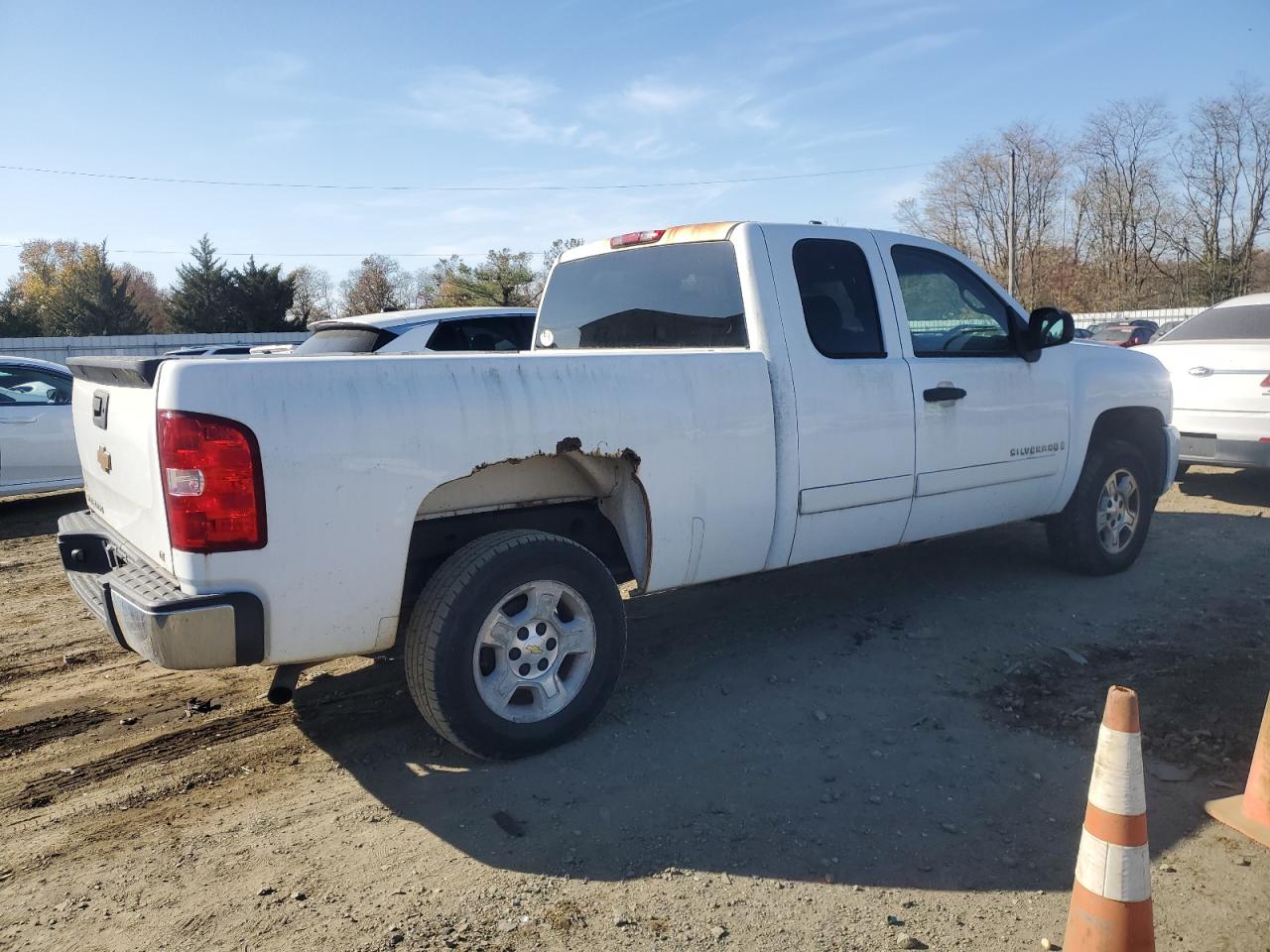 2007 Chevrolet Silverado - Image 3