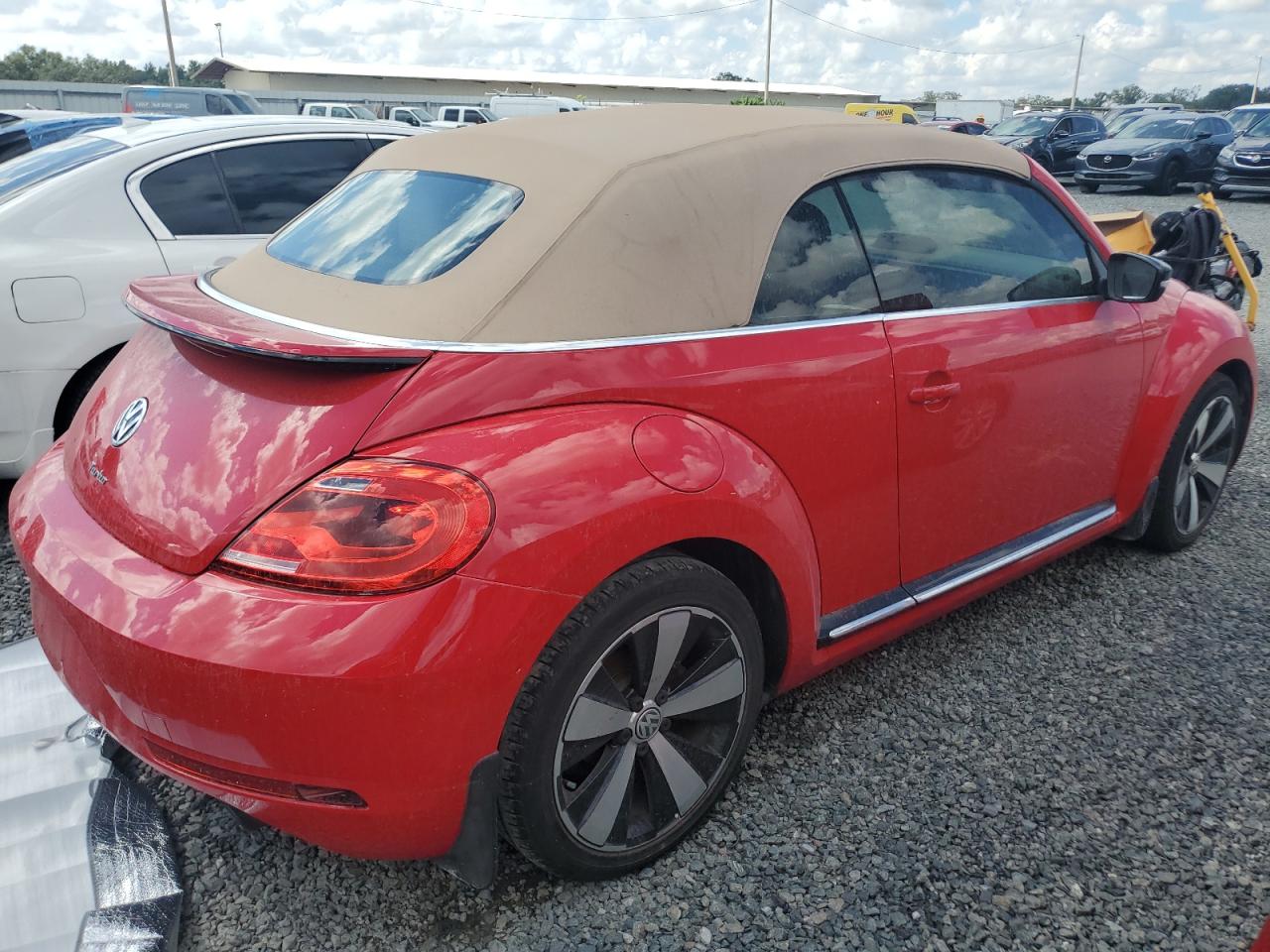 2013 Volkswagen Beetle - Image 3