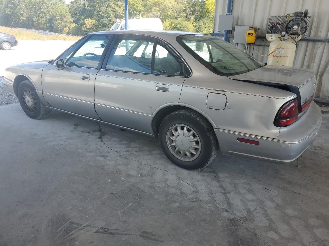 1998 Oldsmobile 88 - Image 2