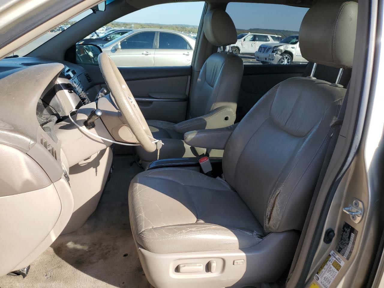 2009 Toyota Sienna - Image 7