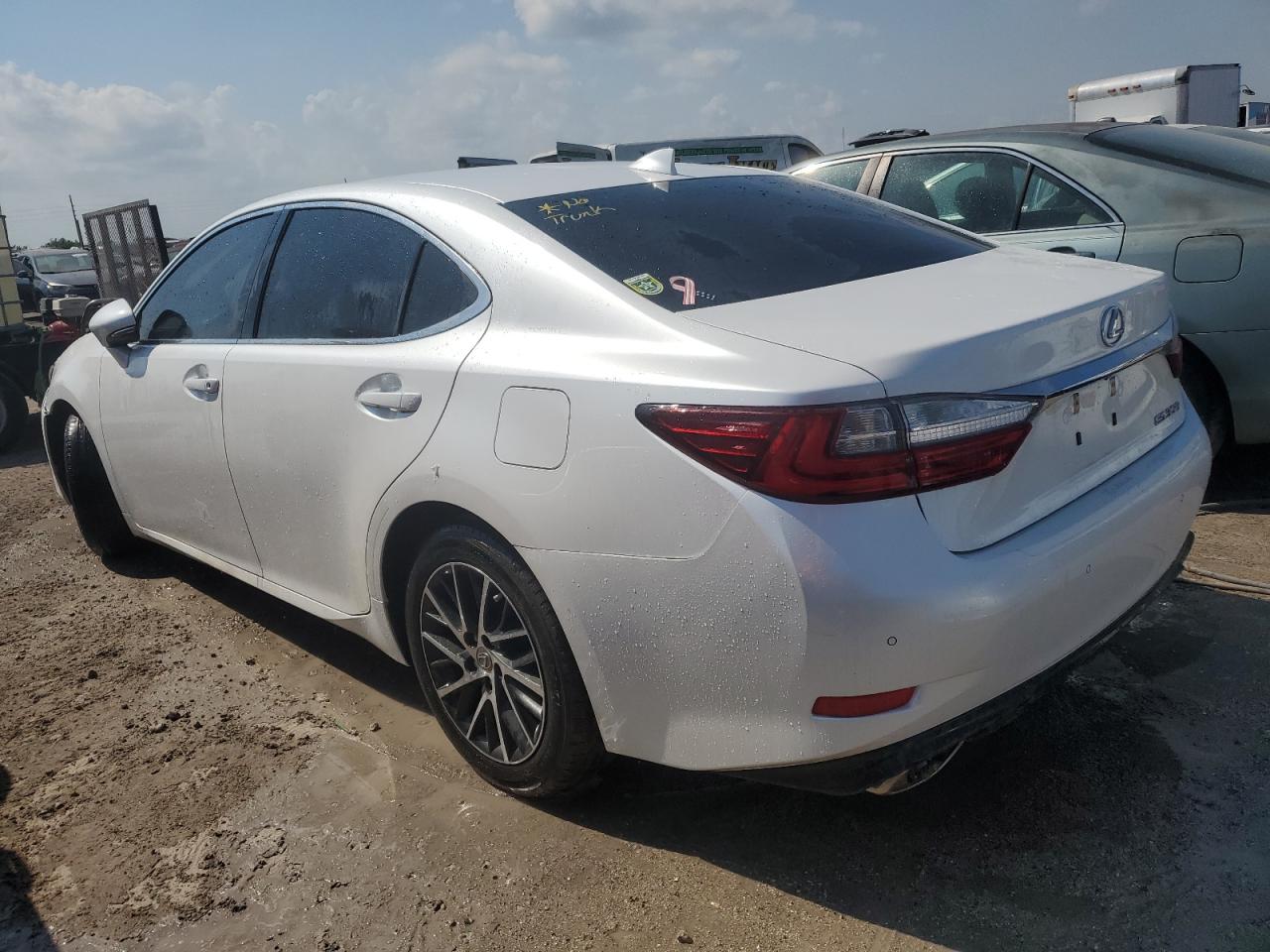 2017 Lexus ES - Image 2