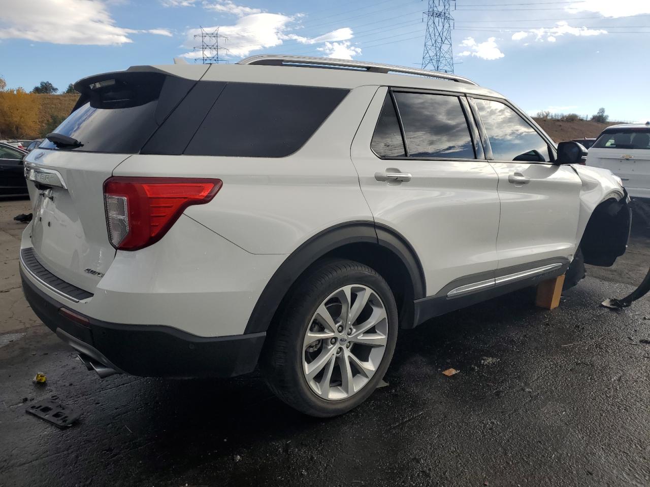 2022 Ford Explorer - Image 3