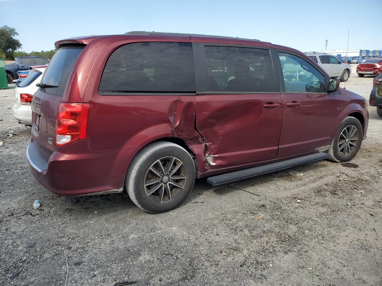2019 Dodge Caravan - Image 3