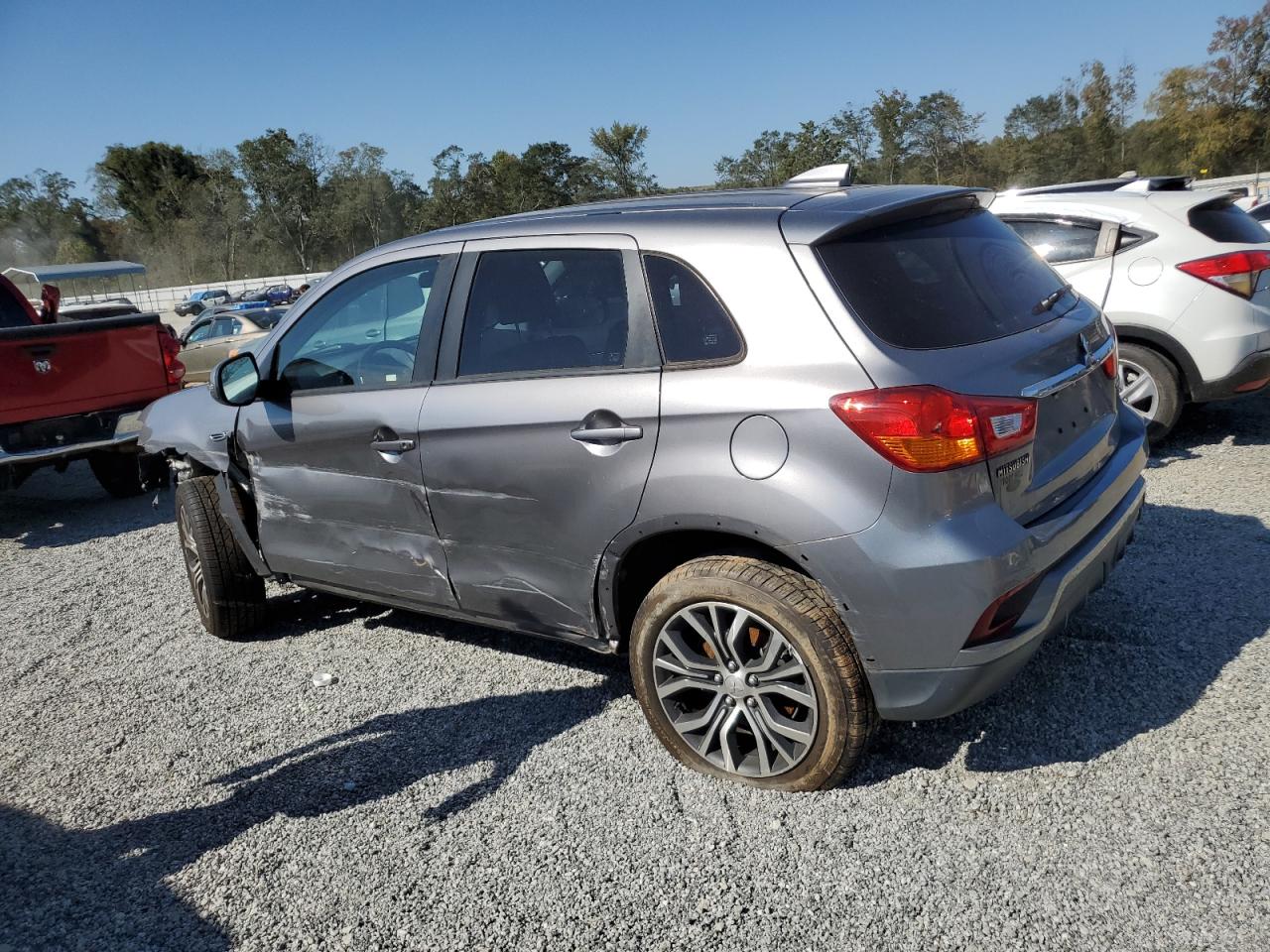 2019 Mitsubishi Outlander - Image 2