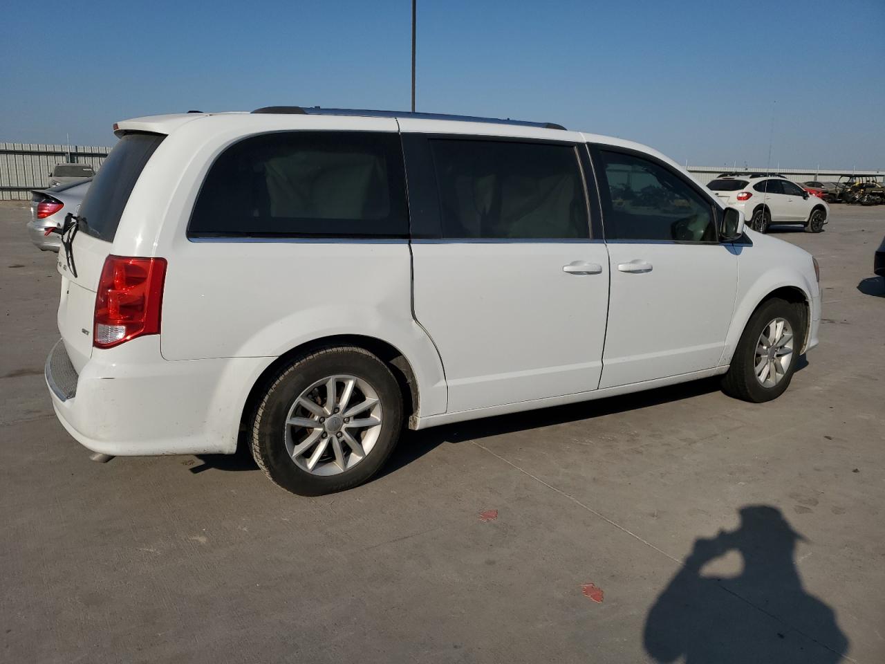 2019 Dodge Caravan - Image 3